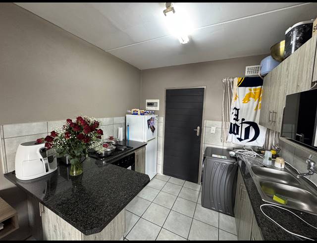 2 BEDROOM APARTMENT FOR SALE IN HEUWELOORD